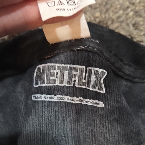 Netflix Stranger Things Steve Harrington Cropped Tee Nwot - Picture 2 of 4